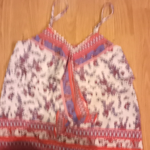 Tops - Picture 5 of 5